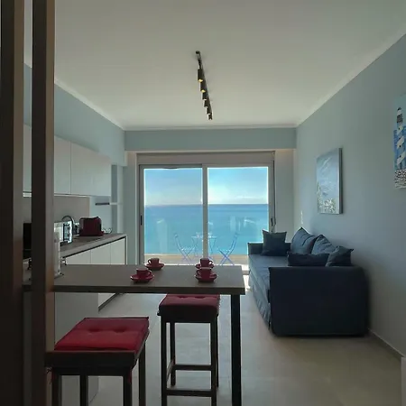 Sea Breeze Modern Studio With Balcony Διαμέρισμα