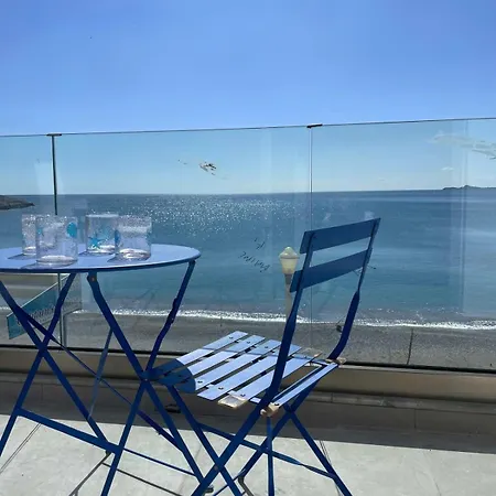 Sea Breeze Modern Studio With Balcony Apartment